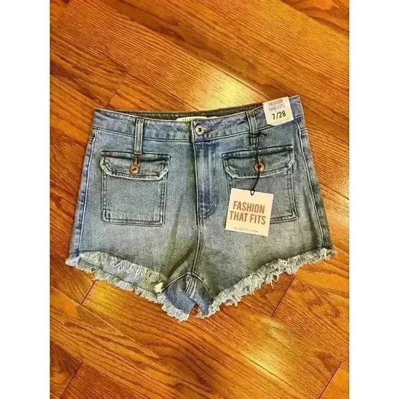NWT Celebrity Pink High-Rise Frayed Denim Shorts 7/28 - Picture 1 of 5